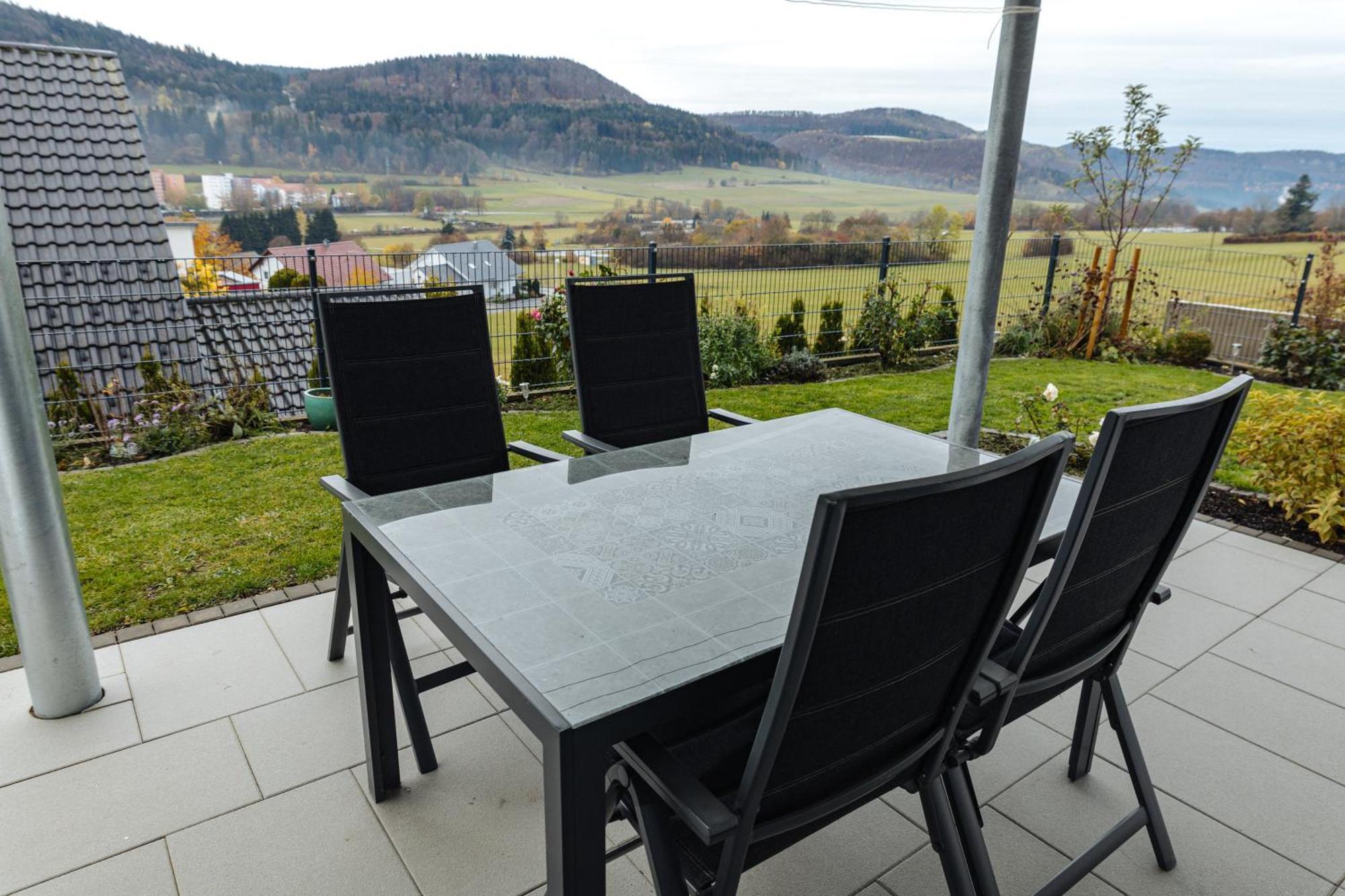 Atemberaubender Ausblick Mit Premium-Wanderwegen Vor Der Haustuer Apartment Albstadt Luaran gambar
